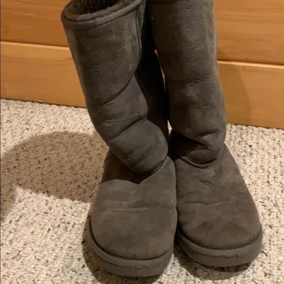 Tall grey UGGS - Picture 4 of 4